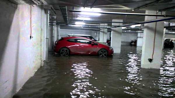 Затопленный паркинг, фото с сайта moika78.ru