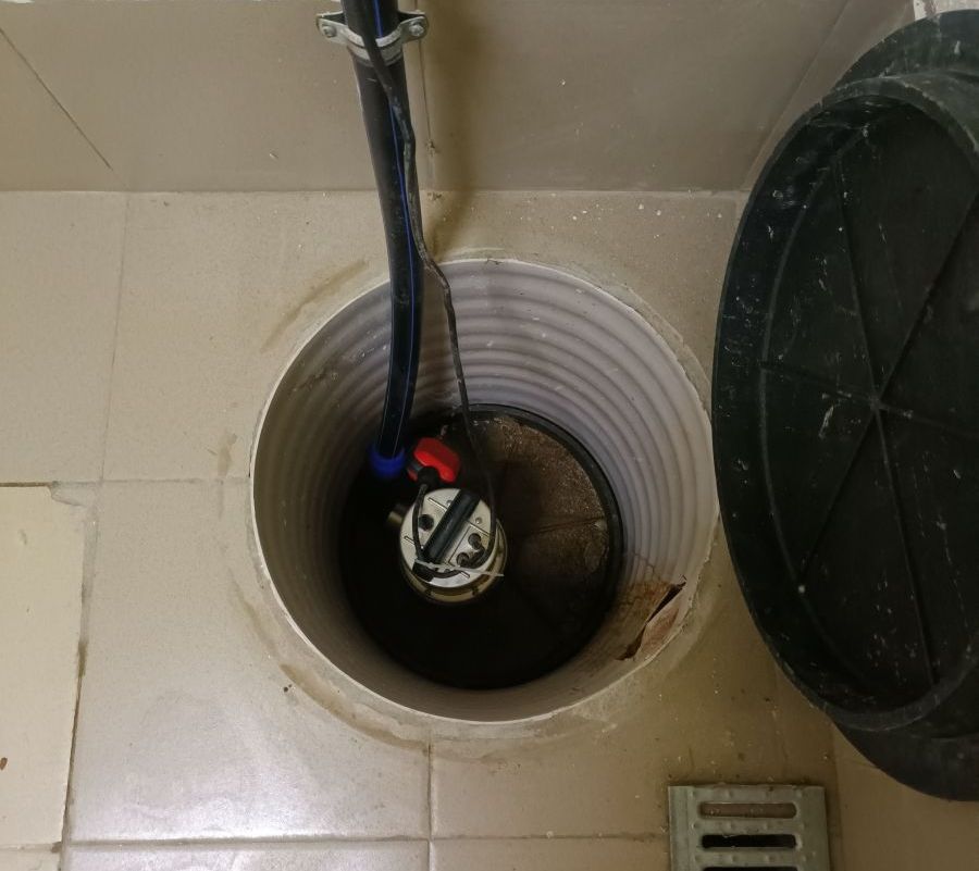 Резка керна алмазной коронкой в фундаментной плите для дренажного приямка в подвале