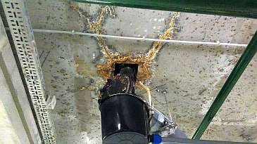 Ввод ливневой канализации и трещины перекрытия